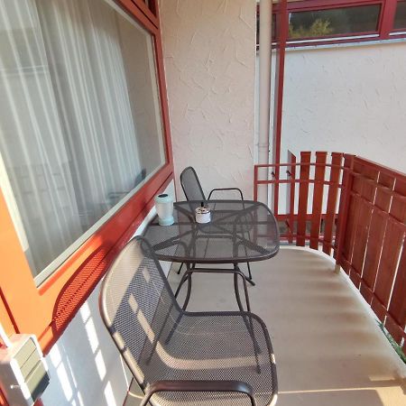 שלוכזי Studio 20Qm Mit Balkon Und Innenpool - 22010 מראה חיצוני תמונה