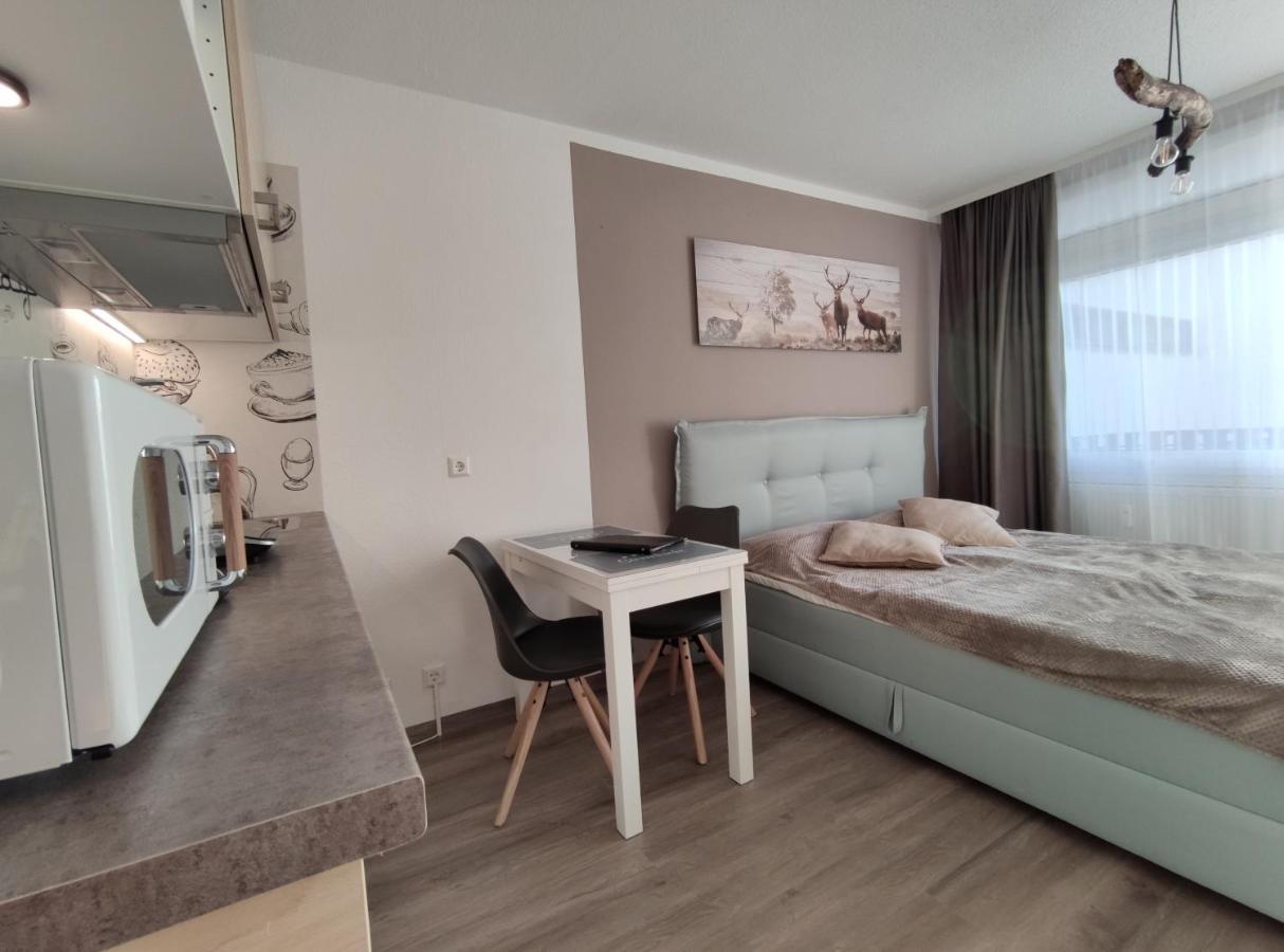 שלוכזי Studio 20Qm Mit Balkon Und Innenpool - 22010 מראה חיצוני תמונה