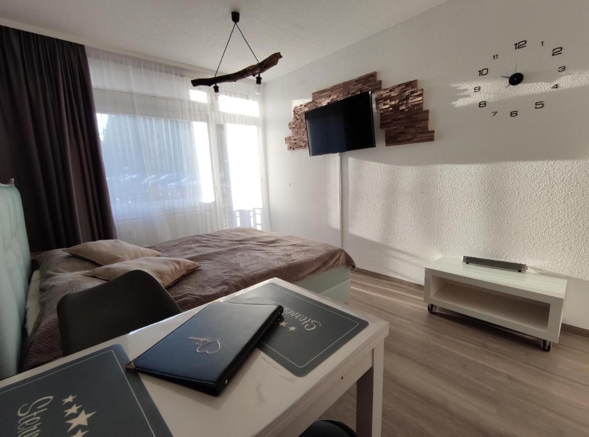 שלוכזי Studio 20Qm Mit Balkon Und Innenpool - 22010 מראה חיצוני תמונה