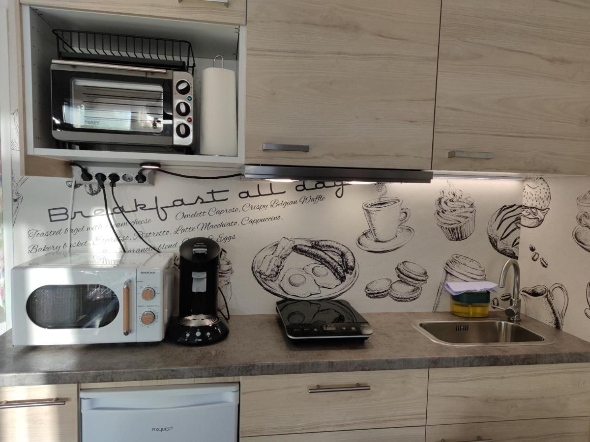 שלוכזי Studio 20Qm Mit Balkon Und Innenpool - 22010 מראה חיצוני תמונה
