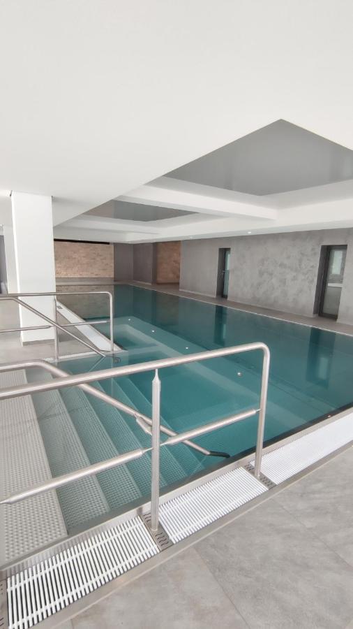 שלוכזי Studio 20Qm Mit Balkon Und Innenpool - 22010 מראה חיצוני תמונה